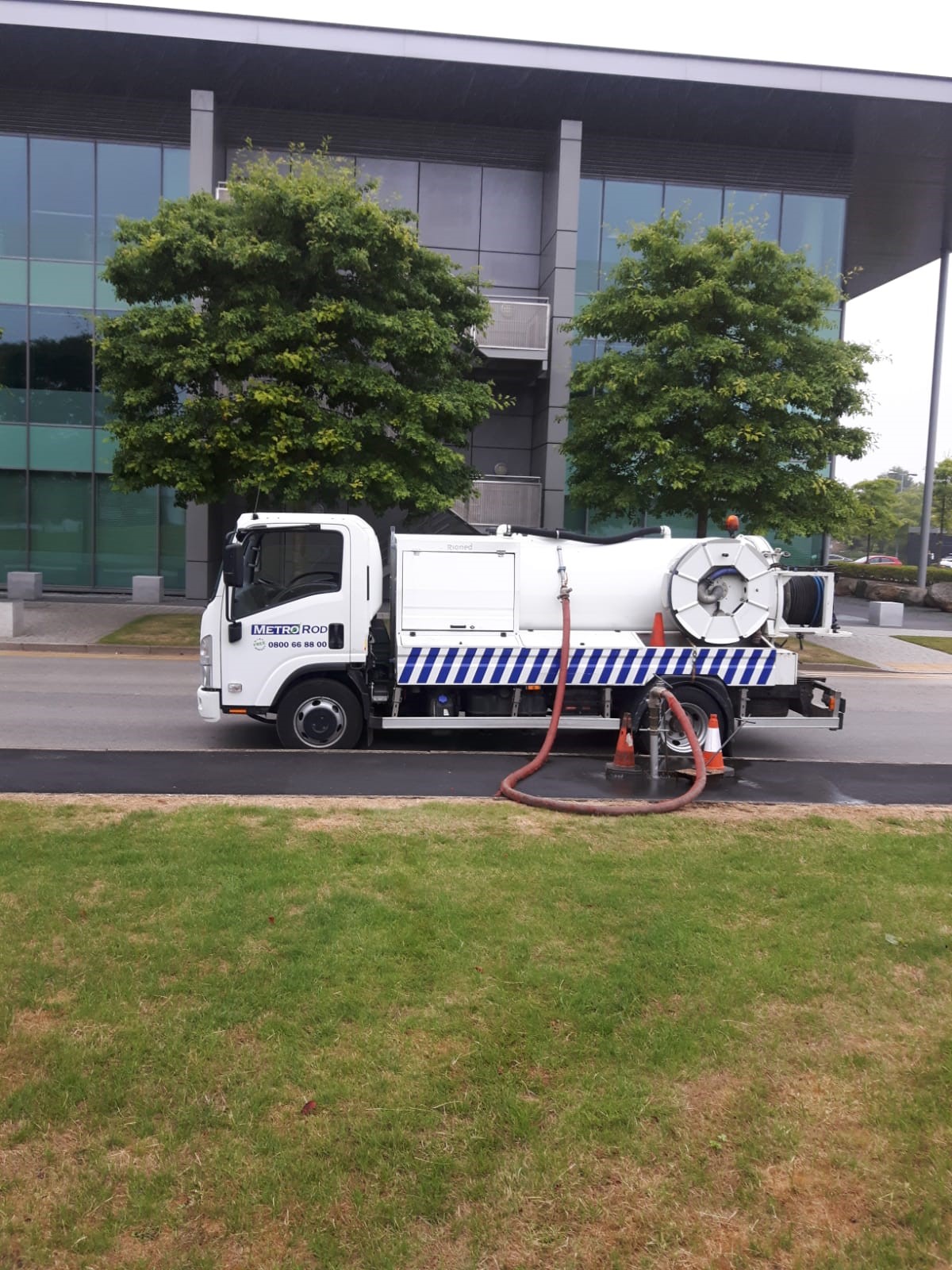 Metro rod unblock drains blocked by roots in flooded runcorn car park