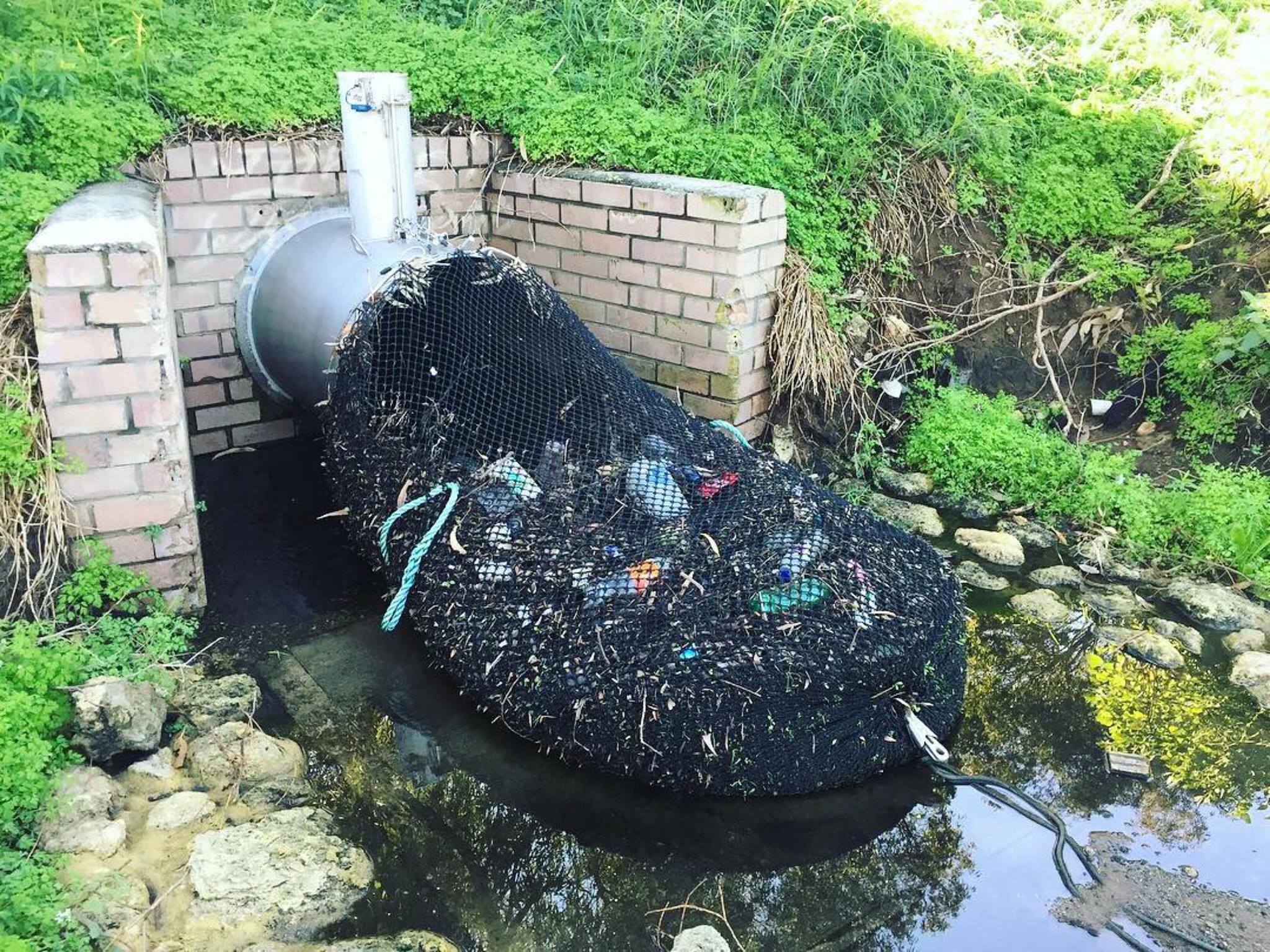 A city in australia is testing a network of drainage with mesh