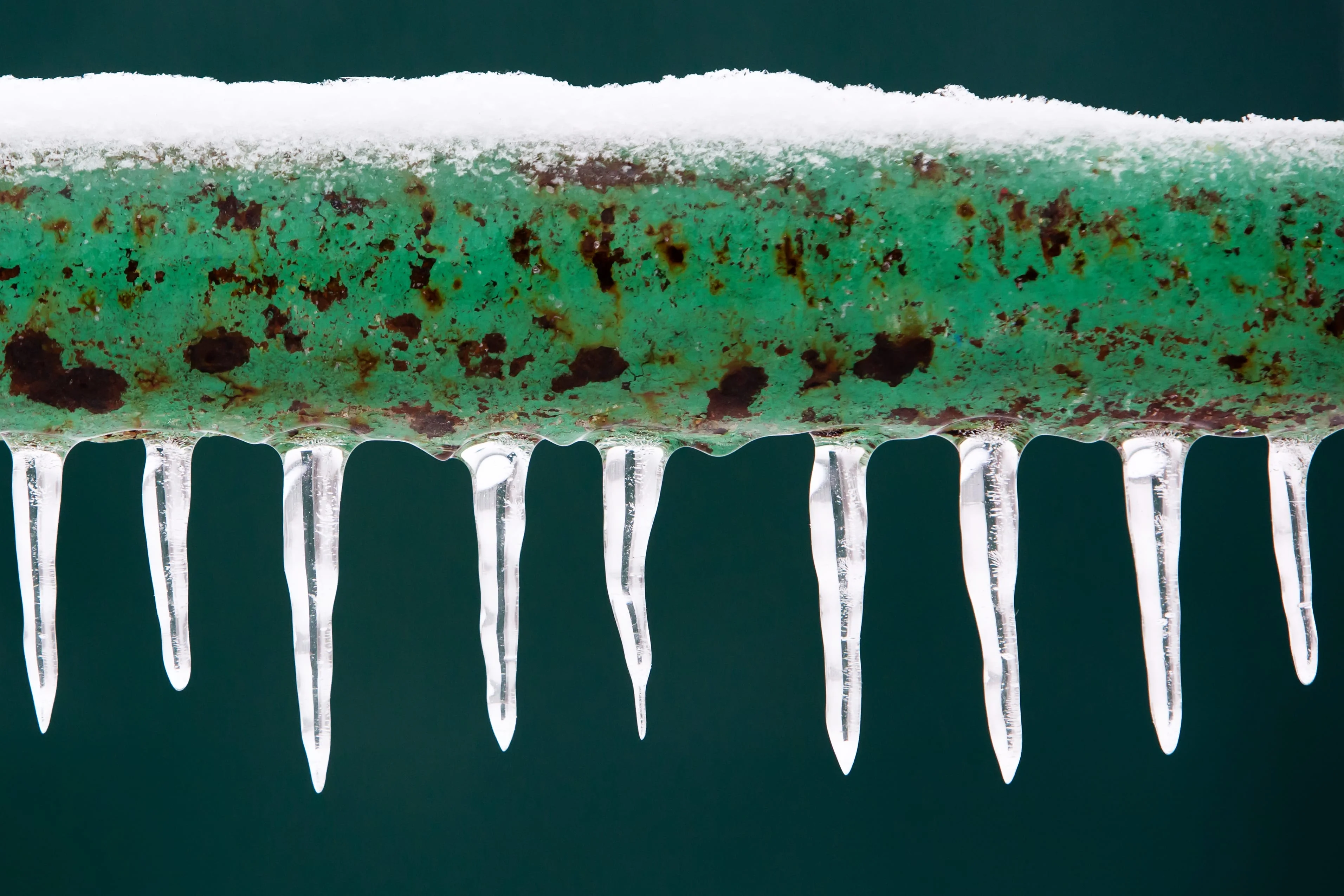 Frozen pipes– how to prevent, spot and treat pipes blocked with ice