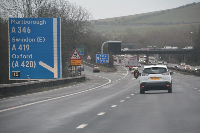Drain unblocking M4 transport near Swindon